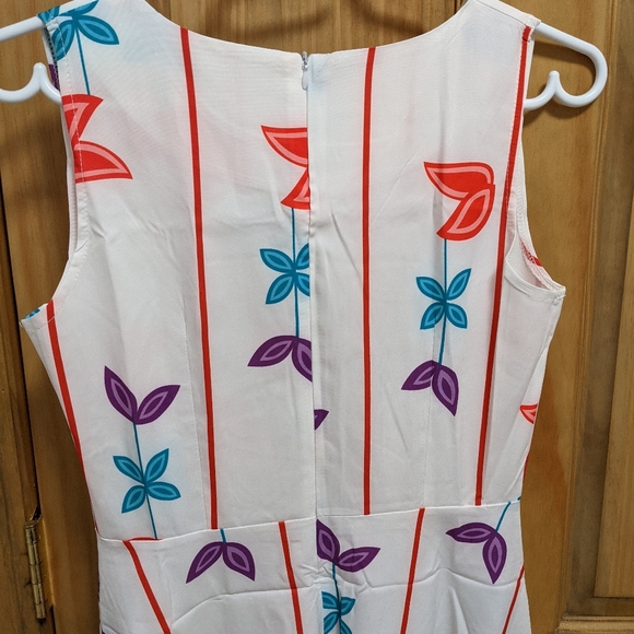 Zapaka Retro Inspired but brand new and adorable 🥰 tulip Sun dress - Picture 3 of 5